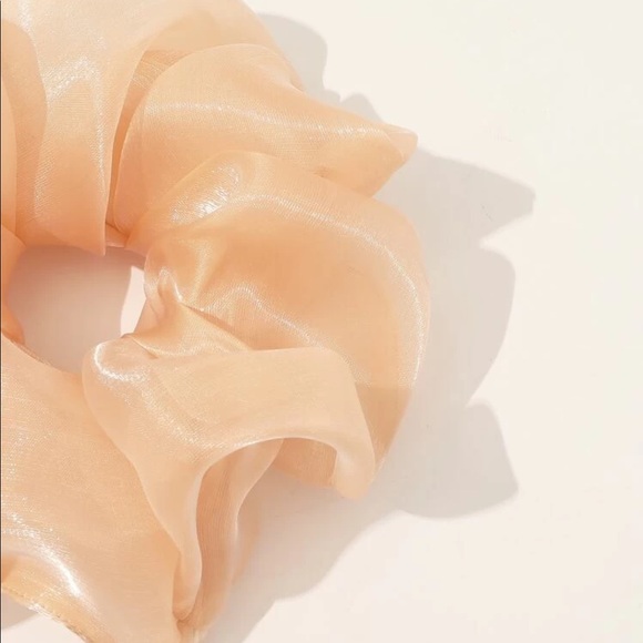 Large mesh peach hair scrunchie - Picture 2 of 3